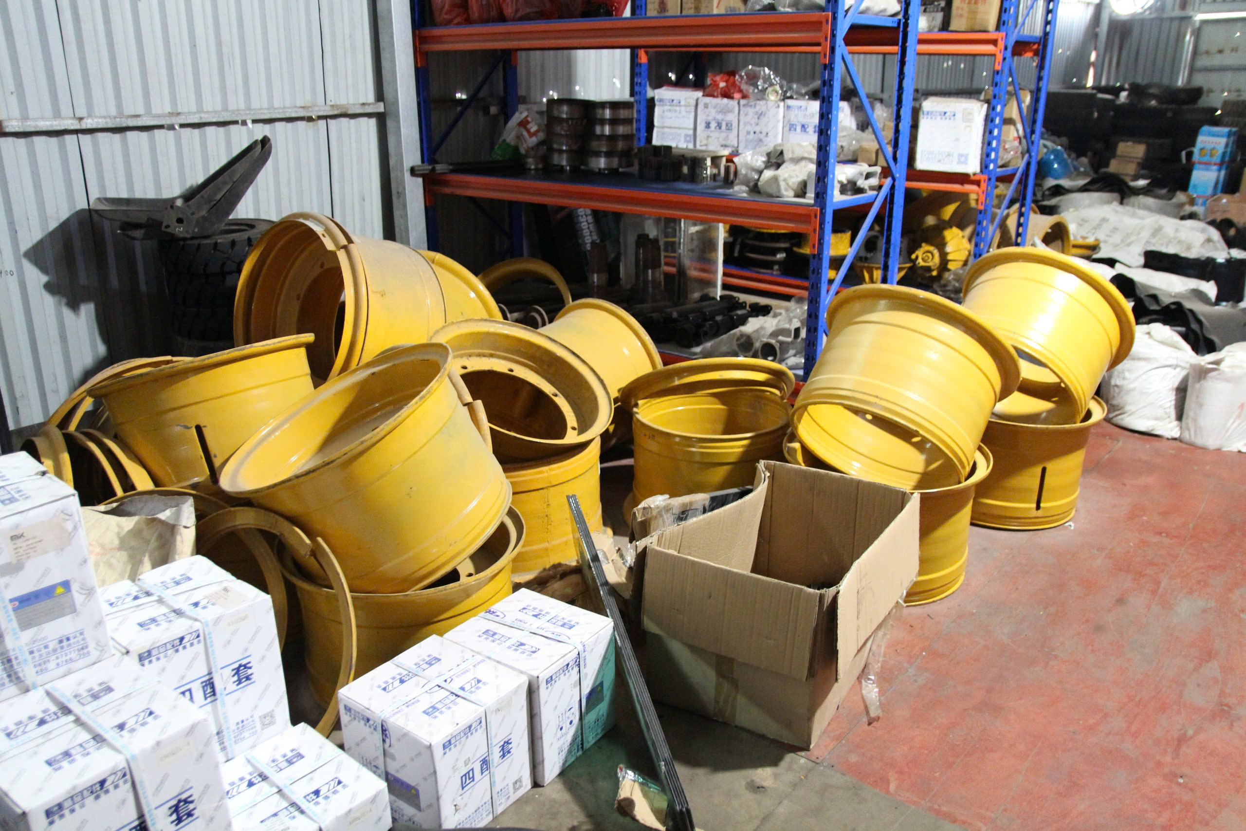 Mâm xúc lật 2 mảnh kích thước 16/70-20, chịu lực, dễ thay lốp