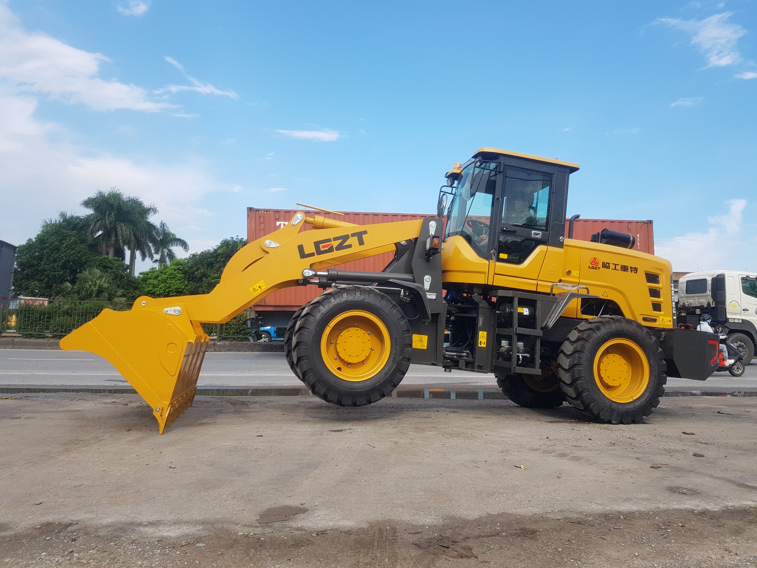 Máy xúc lật LGZT 939 gầu 1.5 khối