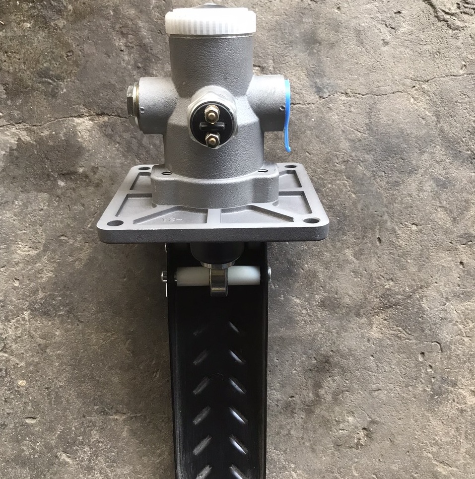 van chia hơi chân phanh xúc lật